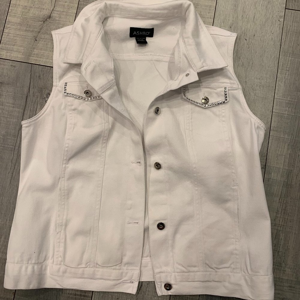 Ashro white vest size 14
